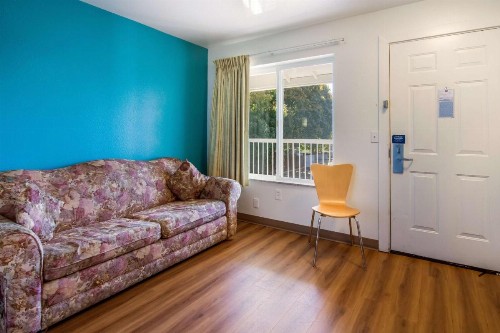 Motel 6 Portland Mall - 205 - image 18