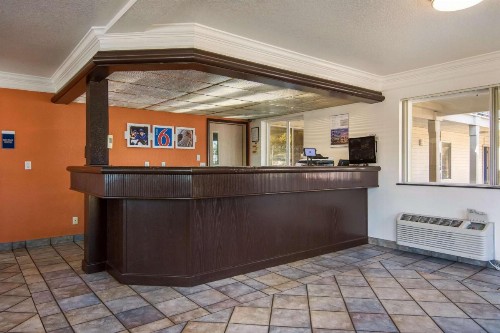 Motel 6 Portland Mall - 205 - image 22