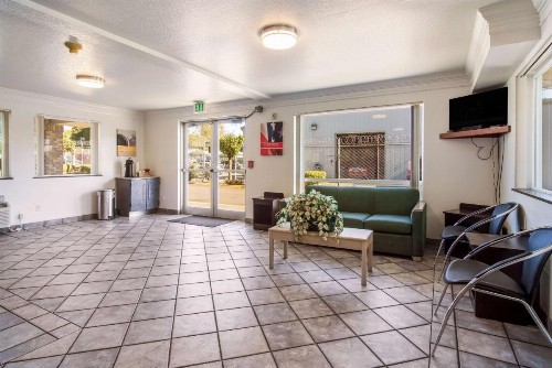 Motel 6 Portland Mall - 205 - image 24