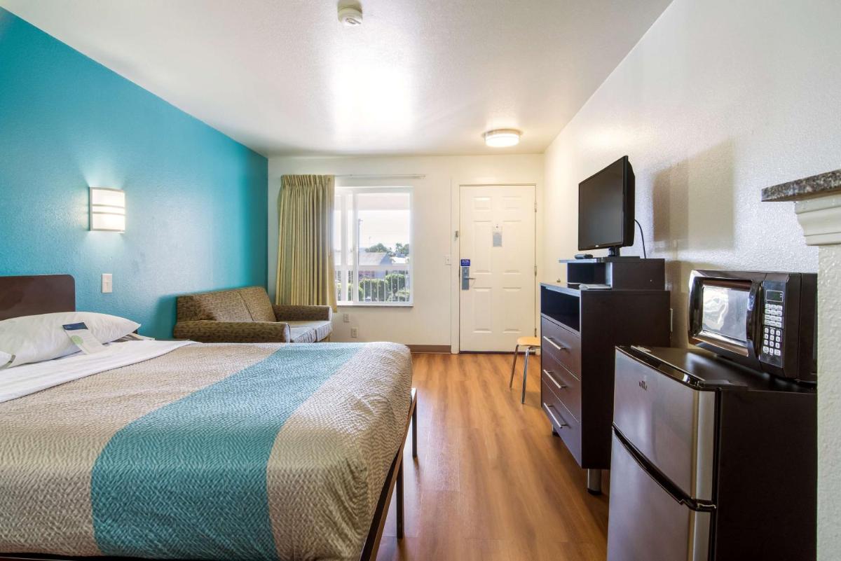Motel 6 Portland Mall - 205 - image 6
