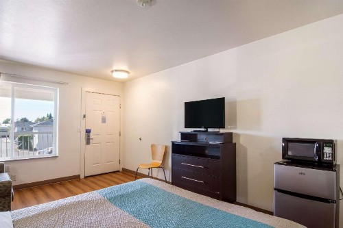 Motel 6 Portland Mall - 205 - image 8