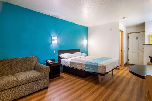 Motel 6 Portland Mall - 205 - image 9
