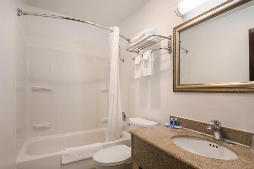 Rodeway Inn & Suites Hwy 217 & 26 W - image 25