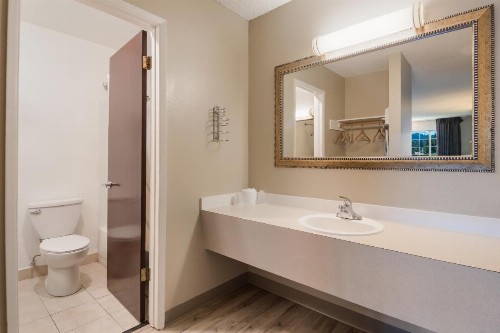 Rodeway Inn & Suites Hwy 217 & 26 W - image 29