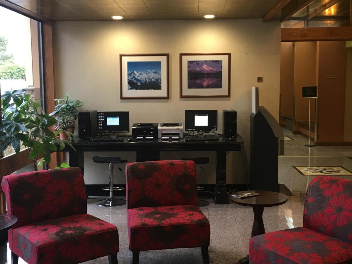 Ramada by Wyndham Portland Airport - image 7