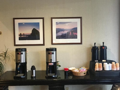 Ramada by Wyndham Portland Airport - image 8