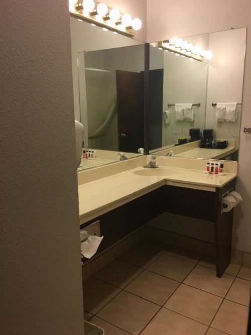 Ramada by Wyndham Portland Airport - image 9