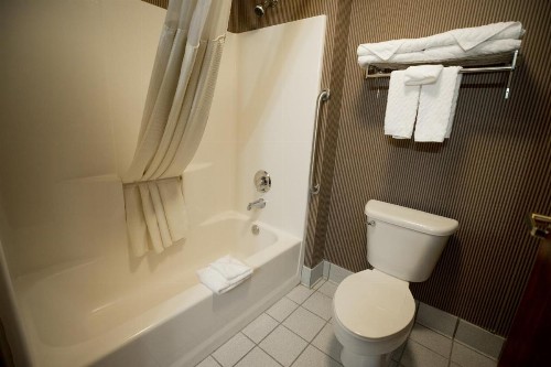 Portland Suites Airport East - image 8