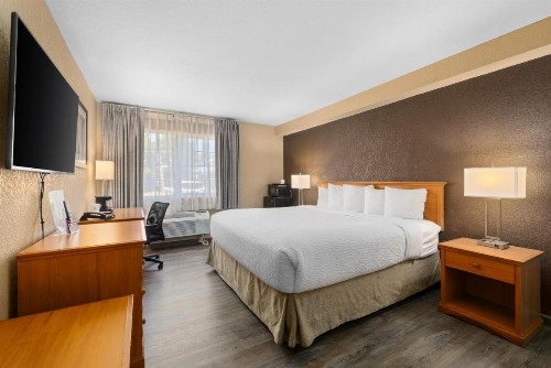 Ramada by Wyndham Portland - image 11