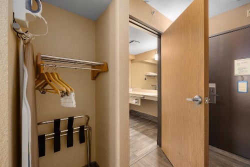 Ramada by Wyndham Portland - image 13