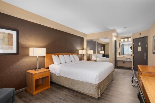 Ramada by Wyndham Portland - image 18
