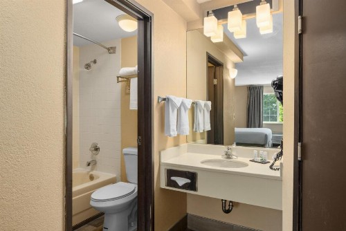 Ramada by Wyndham Portland - image 19