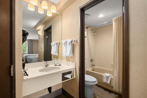Ramada by Wyndham Portland - image 30