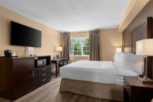 Ramada by Wyndham Portland - image 33