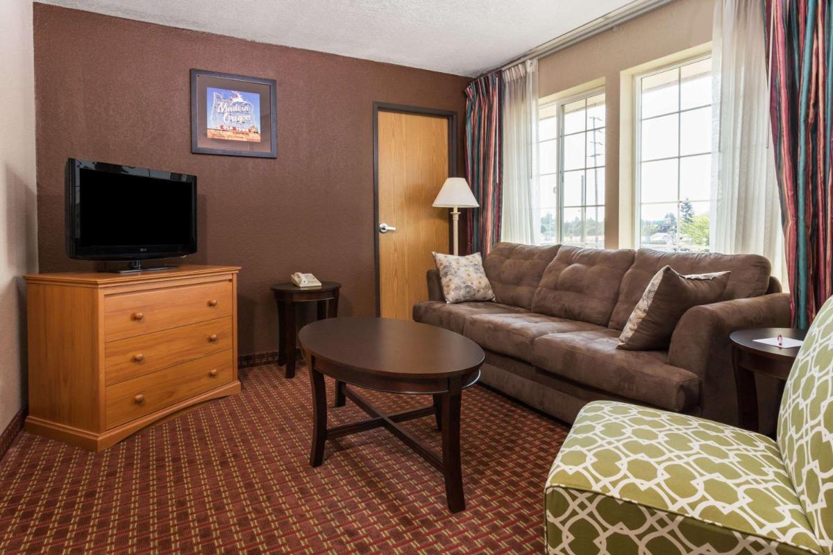 Ramada by Wyndham Portland - image 6
