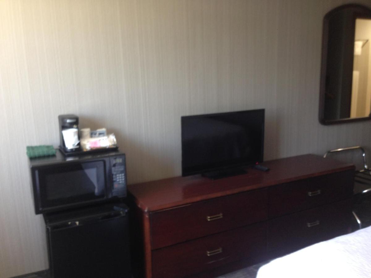 Country Inn & Suites by Radisson Portland Delta Park OR - image 2