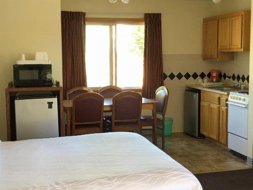 Monticello Motel - image 12