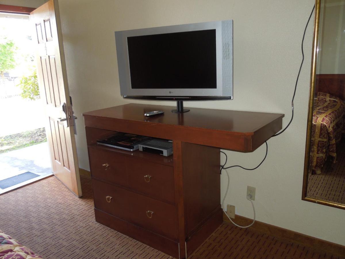 Monticello Motel - image 2