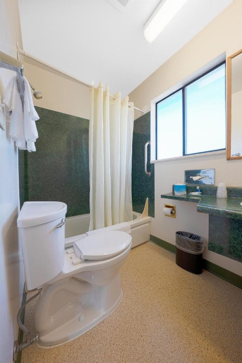 Rodeway Inn Convention Center - image 13
