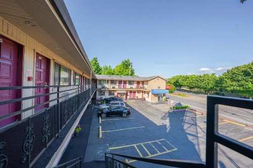Rodeway Inn Convention Center - image 14