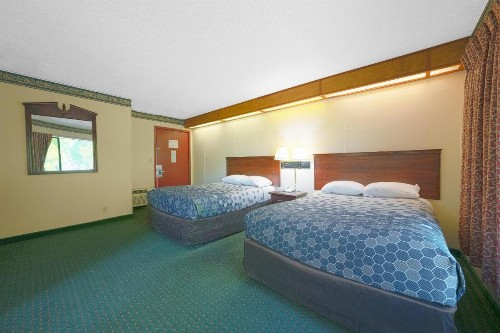 Rodeway Inn Convention Center - image 15