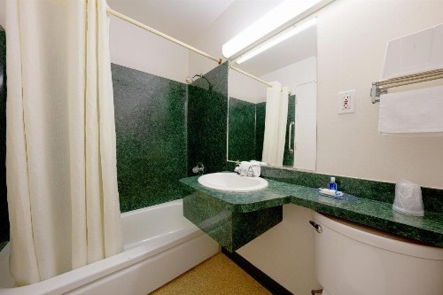 Rodeway Inn Convention Center - image 19