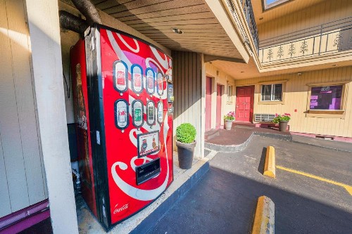 Rodeway Inn Convention Center - image 21