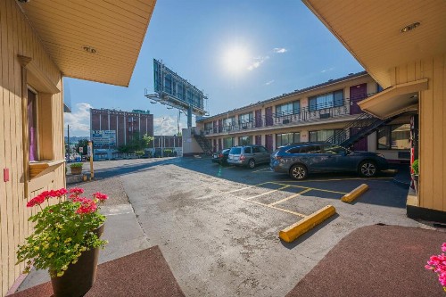 Rodeway Inn Convention Center - image 23