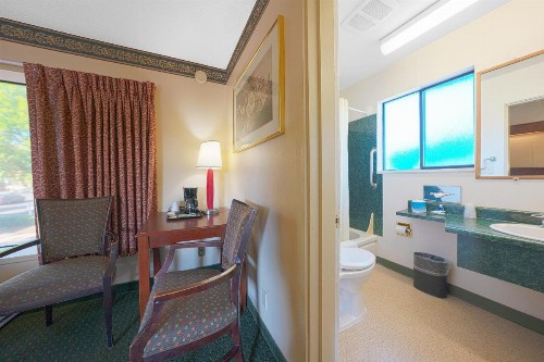 Rodeway Inn Convention Center - image 24