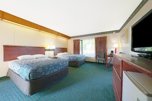 Rodeway Inn Convention Center - image 26