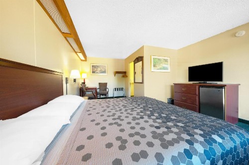 Rodeway Inn Convention Center - image 27