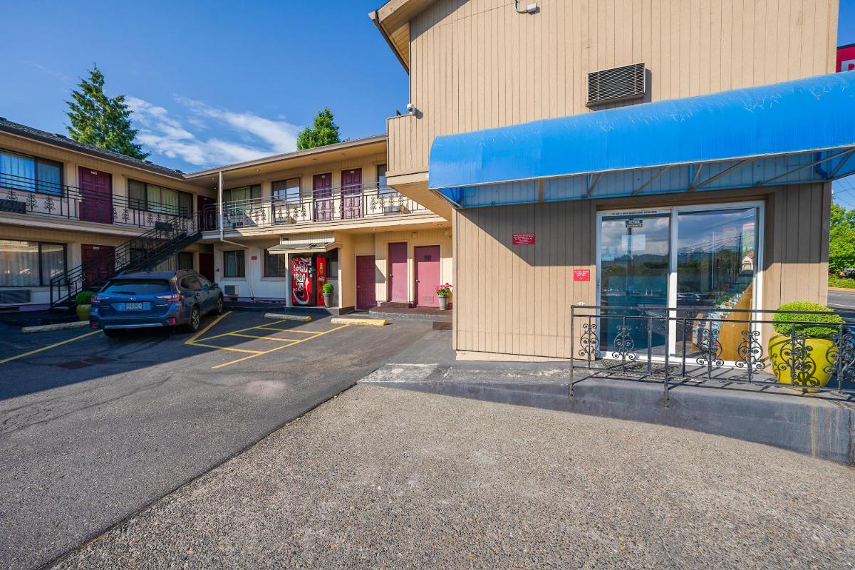 Rodeway Inn Convention Center - image 3