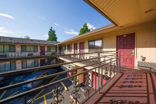 Rodeway Inn Convention Center - image 31