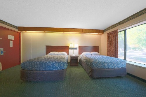 Rodeway Inn Convention Center - image 32