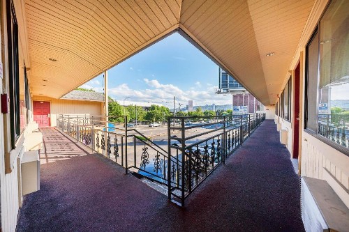 Rodeway Inn Convention Center - image 38