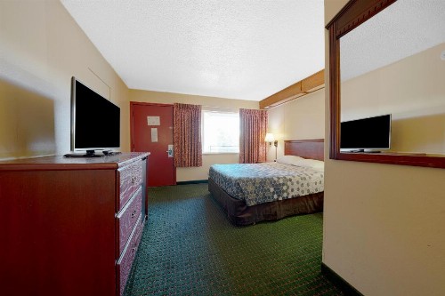 Rodeway Inn Convention Center - image 4