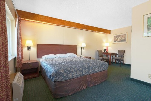 Rodeway Inn Convention Center - image 6