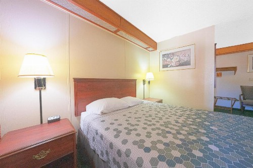 Rodeway Inn Convention Center - image 8