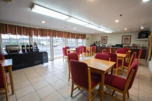 Bridgeway Inn & Suites - Portland Airport - image 14
