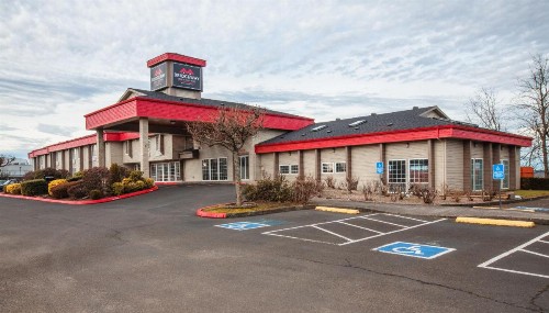 Bridgeway Inn & Suites - Portland Airport - image 15