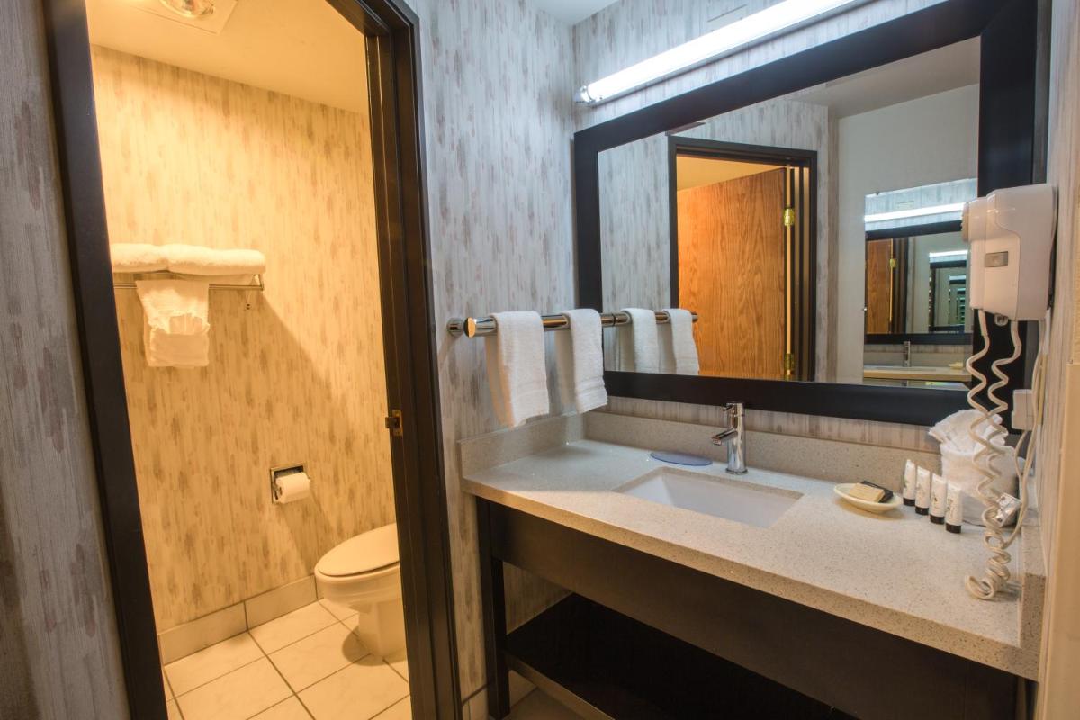 Bridgeway Inn & Suites - Portland Airport - image 2