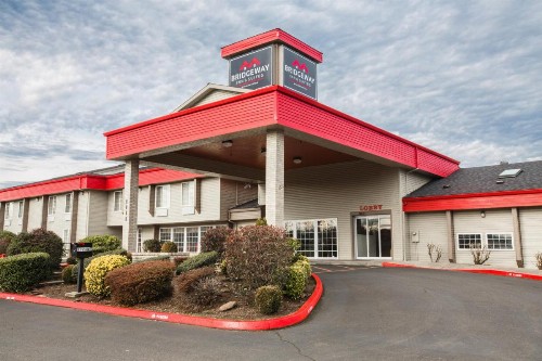 Bridgeway Inn & Suites - Portland Airport - image 3