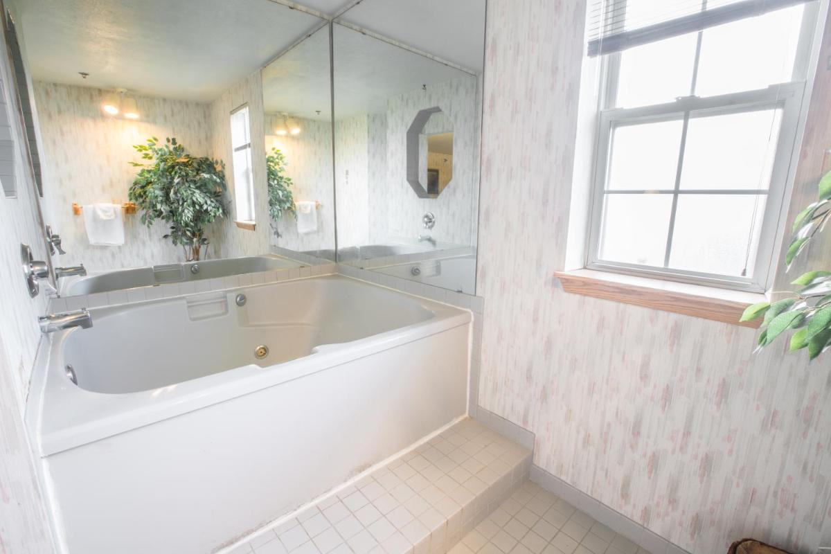 Bridgeway Inn & Suites - Portland Airport - image 4
