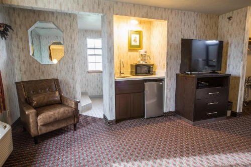 Bridgeway Inn & Suites - Portland Airport - image 5