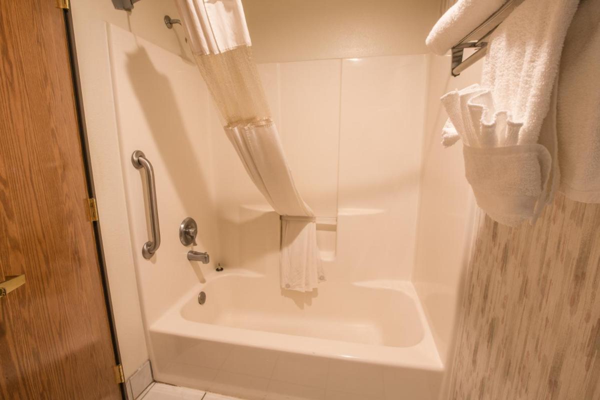 Bridgeway Inn & Suites - Portland Airport - image 7
