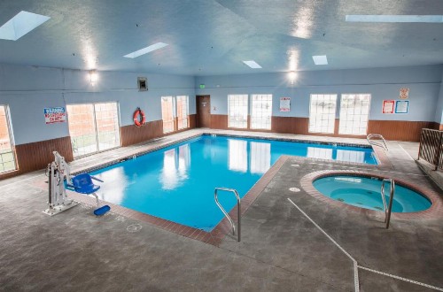 Bridgeway Inn & Suites - Portland Airport - image 8