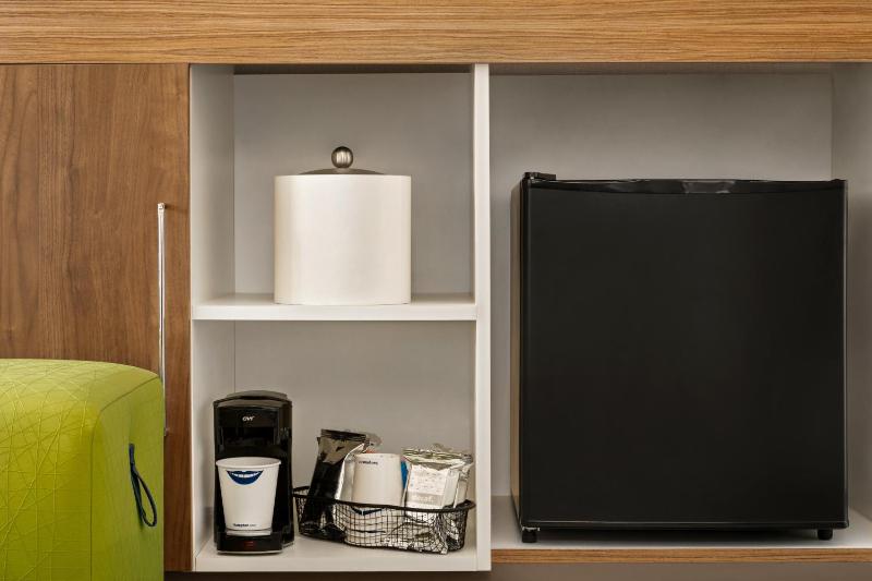 Hampton Inn Portland Airport - image 5