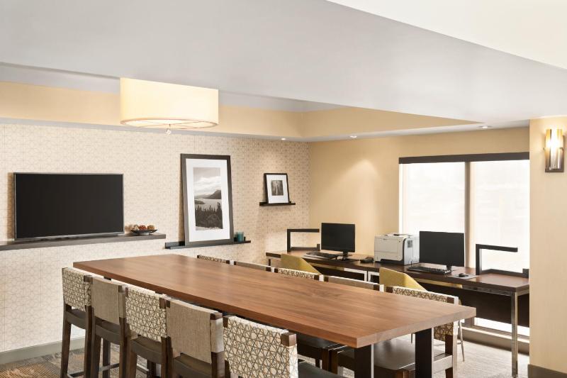 Hampton Inn Portland Airport - image 7