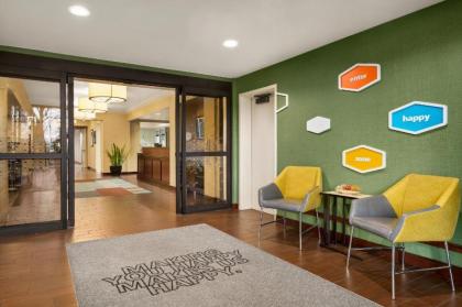 Hampton Inn Portland Airport - image 10