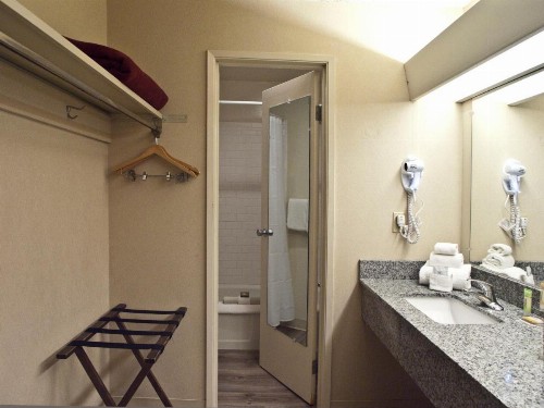 Inn at the Convention Center - image 12